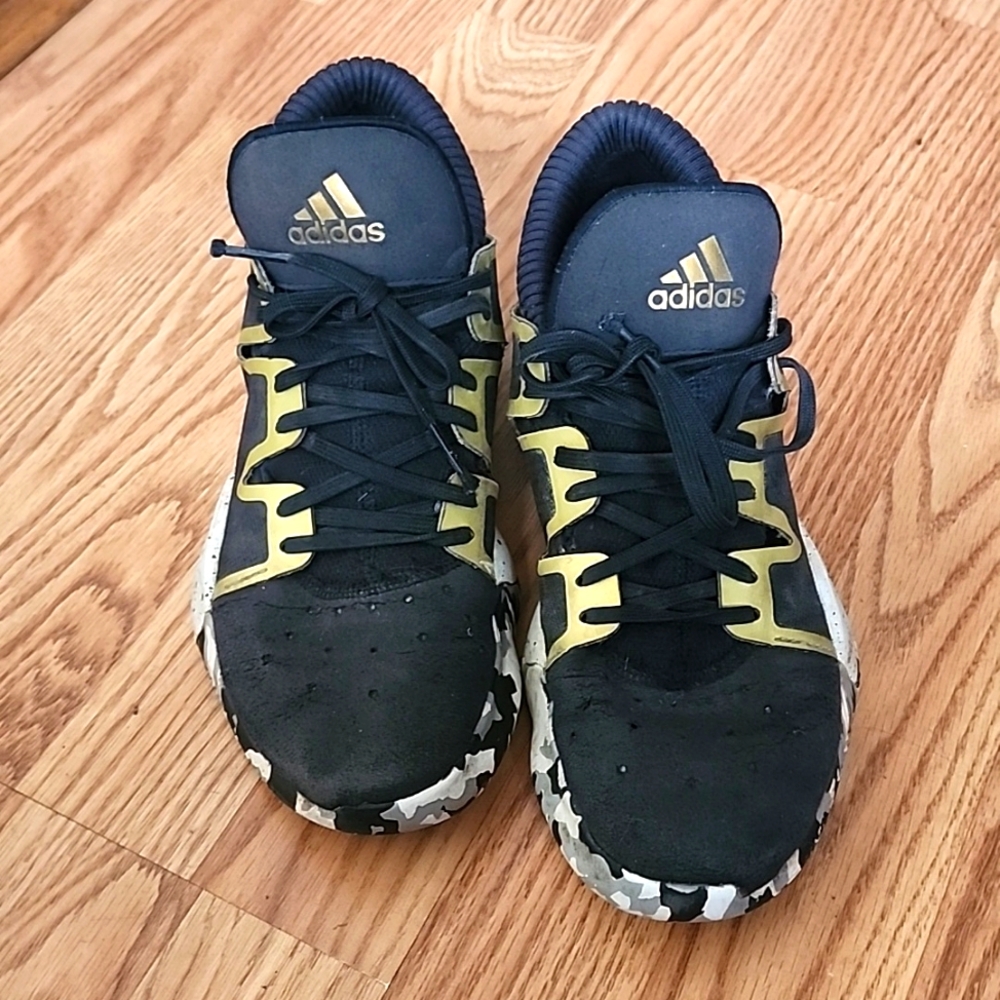 Youth Adidas sneakers sz 4